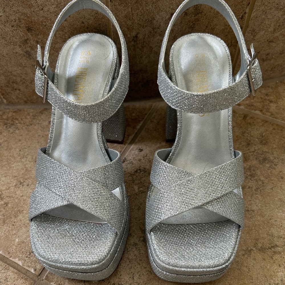 Metallic Silver Platform Sandals Size 6.5